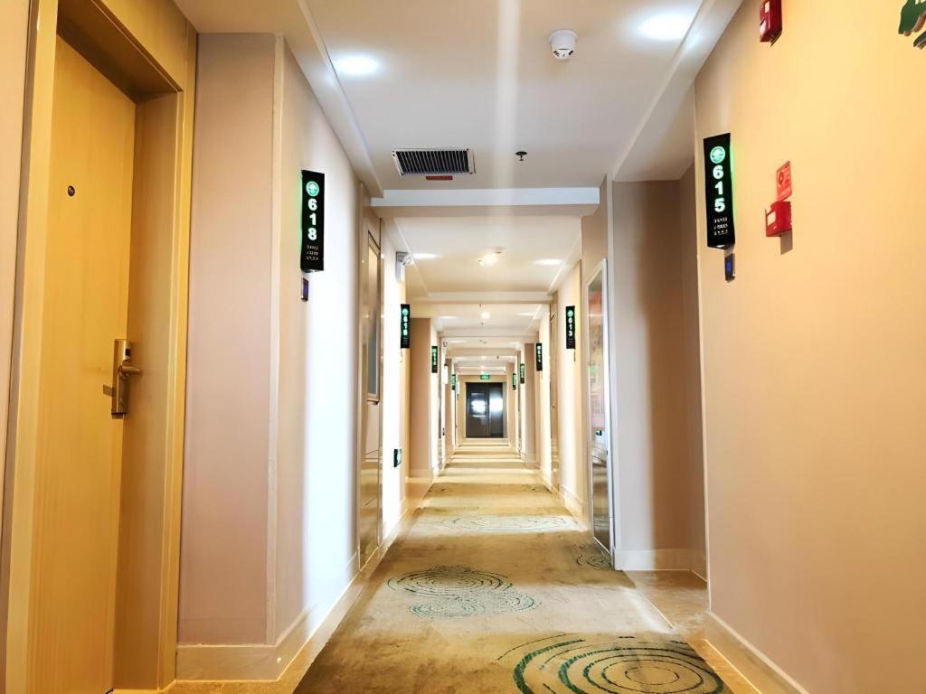 Greentree Inn Urumqi Airport Tianyi International City Exterior foto