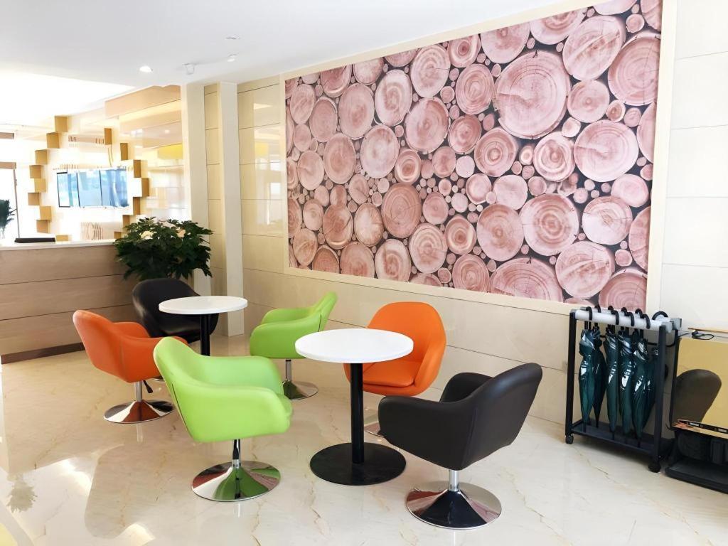 Greentree Inn Urumqi Airport Tianyi International City Exterior foto