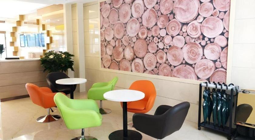 Greentree Inn Urumqi Airport Tianyi International City Exterior foto