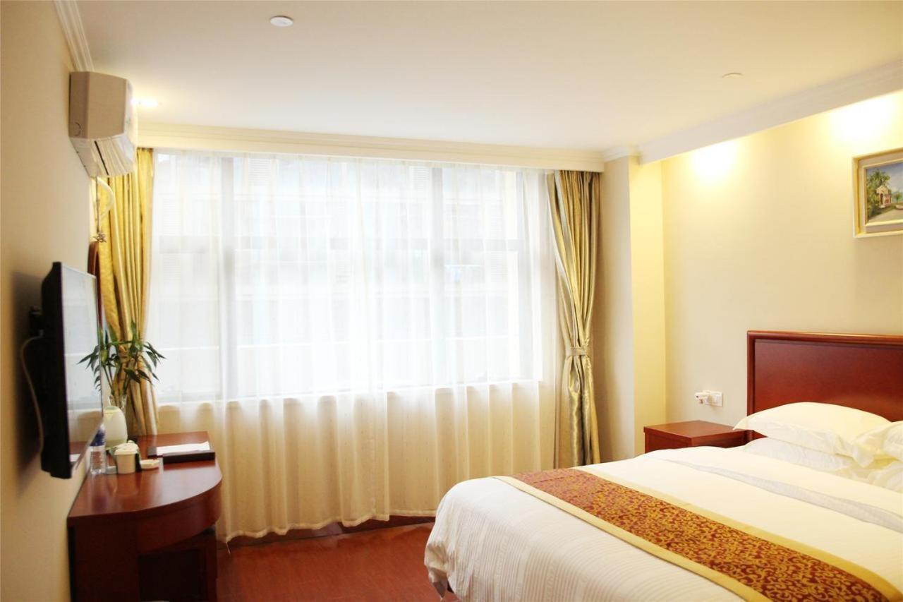 Greentree Inn Urumqi Airport Tianyi International City Exterior foto