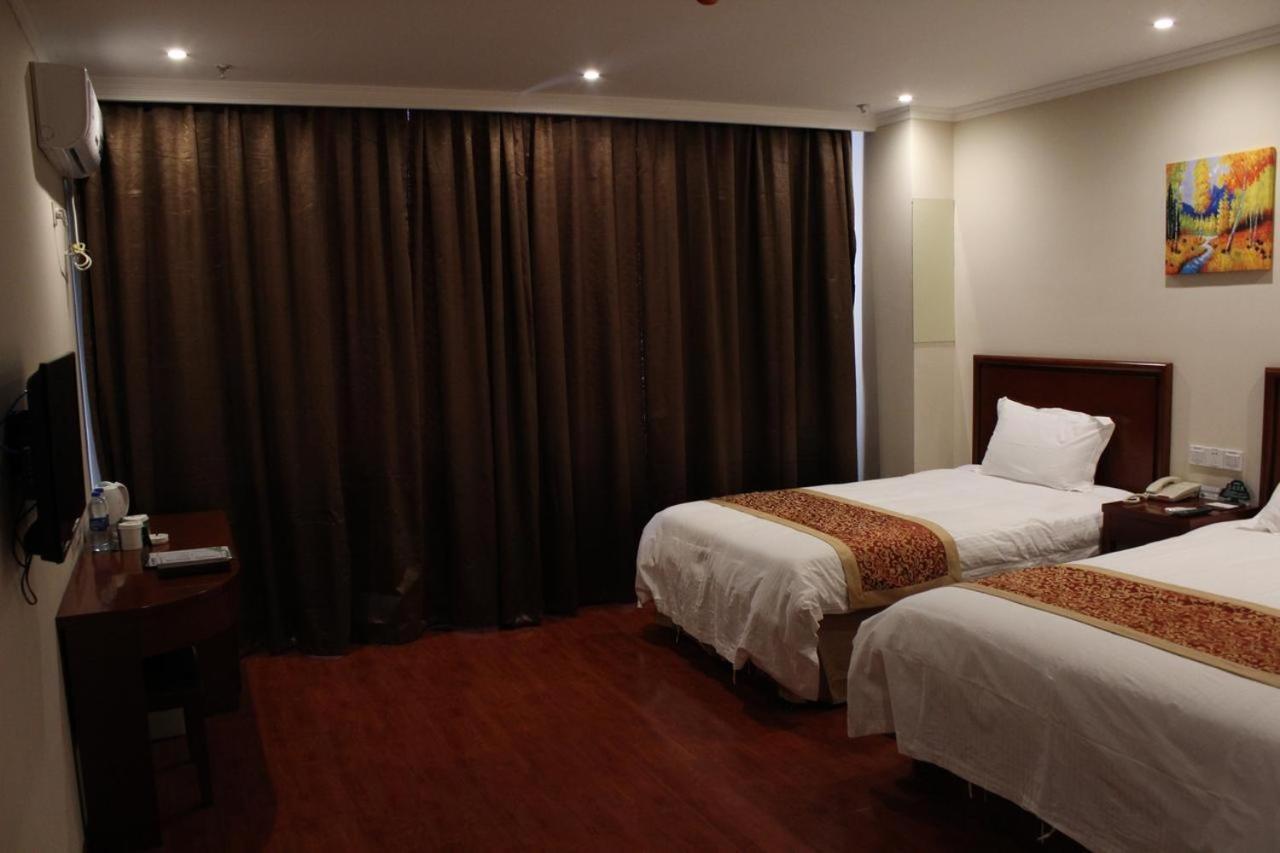 Greentree Inn Urumqi Airport Tianyi International City Exterior foto